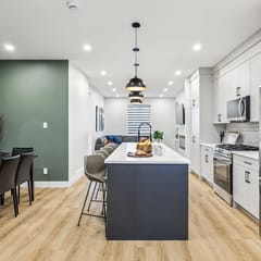 5 BDRM, 3 King Beds, Two Suites-Perfect Group Stay