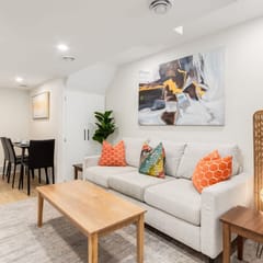 Pet Friendly, 3 Queen Beds, Close to DT
