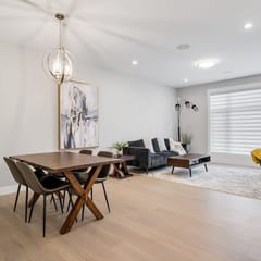Free Parking, King Bed & South-Facing Deck