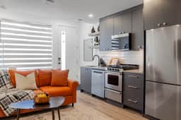 Bus Stop Right Out Front, Natural Light, Gas Stove - Image 3
