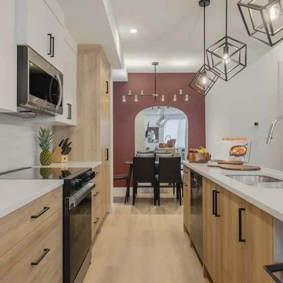 Modern Hillhurst Home, Rooftop Patio & 2 King Beds - Image 1