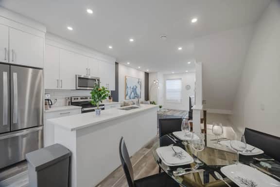 Free Parking, Pet Friendly, 3 BDR, Prime Location - Image 2