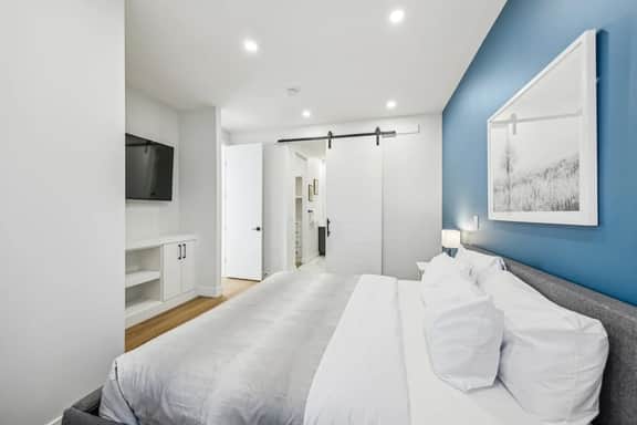 Indoor Fireplace • 3 Kings • Free Parking • Desk - Image 3