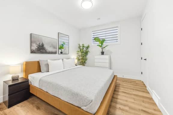 Perfect Suite for 2! Lower Unit w/ Laundry - Image 3