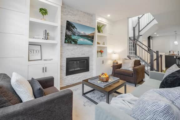 Home Theater with AC, Dual Master Suites, BBQ - Image 2