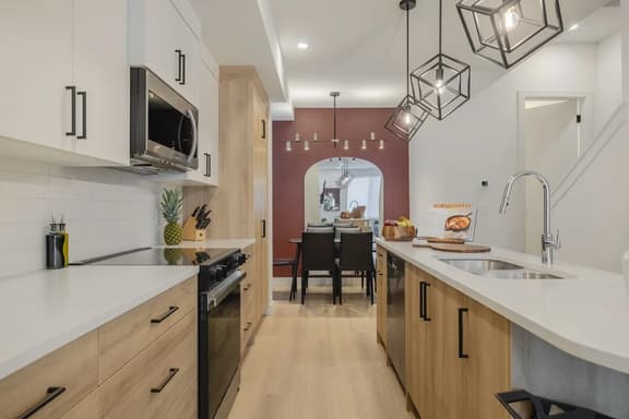 Modern Hillhurst Home, Rooftop Patio & 2 King Beds - Image 1
