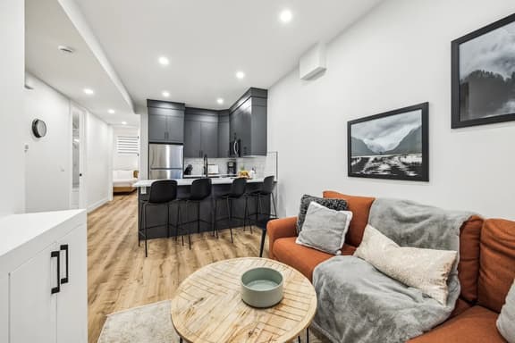 Steps to Transit • Bright Kitchen • Parks & Shops - Image 1